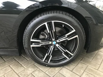 Car image 34
