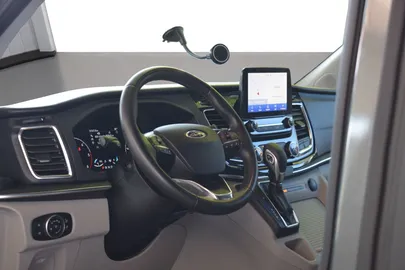Car image 13