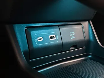 Car image 37