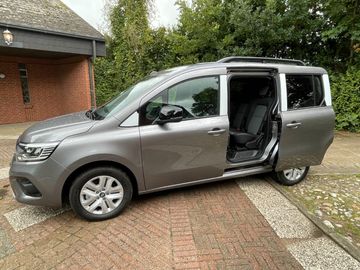 Car image 24