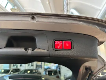 Car image 34