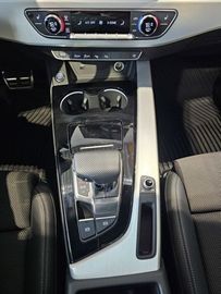 Car image 36