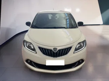 Car image 3