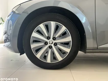 Car image 32