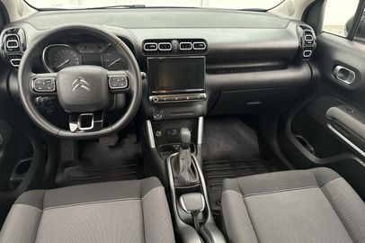 Car image 12