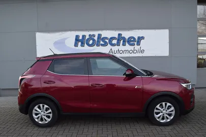 Car image 4