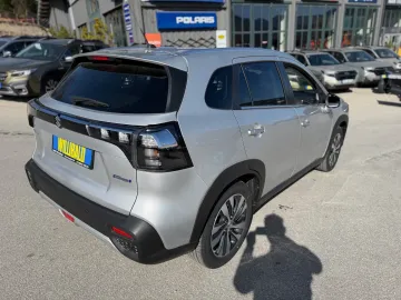 Car image 4