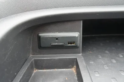 Car image 27