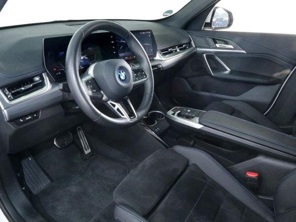 BMW iX1 eDrive20 M Sport 150 kW image number 9