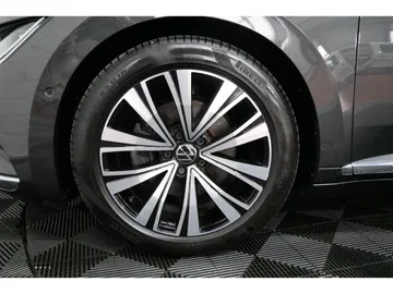 Car image 32