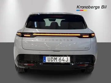 Car image 4