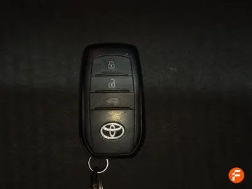 Car image 30