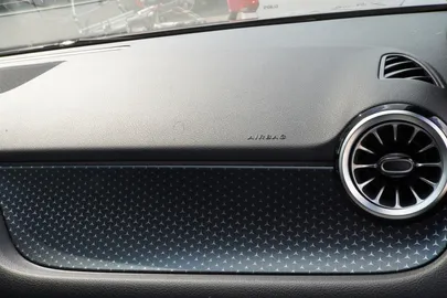 Car image 36