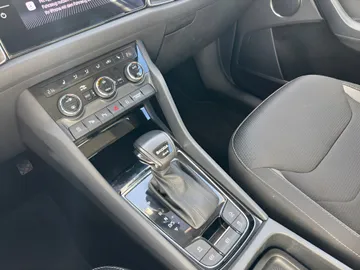 Car image 29
