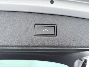 Car image 46