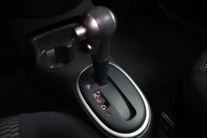Car image 26