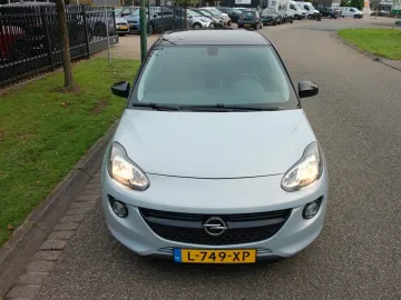 Car image 3