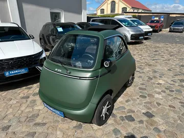 Car image 14