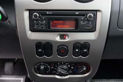 Car image 15