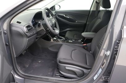 Car image 15