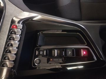 Car image 33