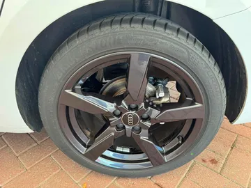 Car image 27