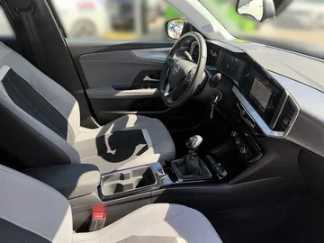 Car image 16