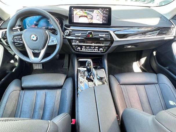 BMW 520d Touring Luxury Line 140 kW image number 8