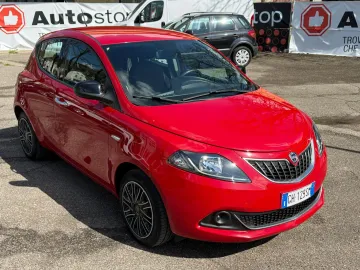 Car image 4