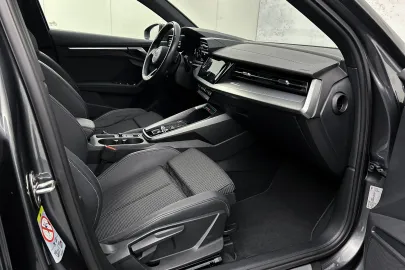 Car image 33