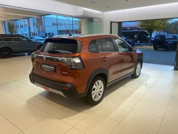 Car image 4