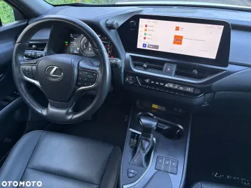 Car image 26