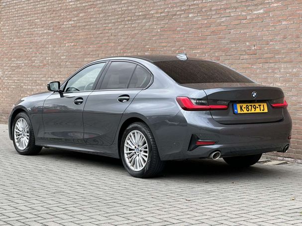 BMW 320i 135 kW image number 11