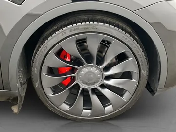Car image 32
