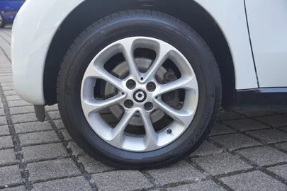 Car image 24