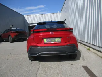 Car image 4