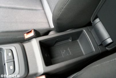 Car image 40