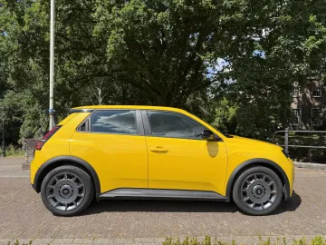 Car image 24