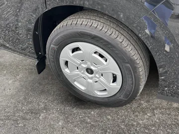 Car image 27