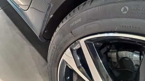 Car image 28