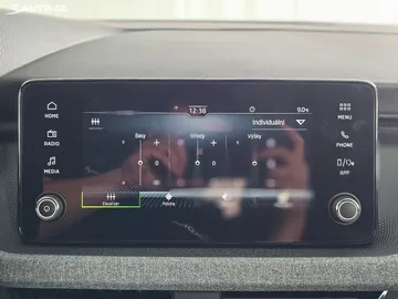Car image 28