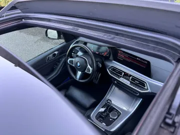Car image 28