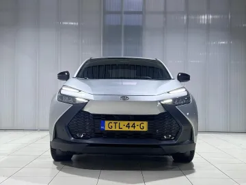 Car image 4