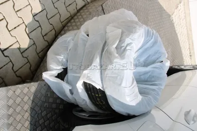 Car image 35