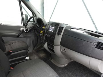 Car image 37