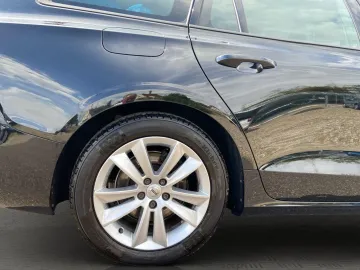Car image 27