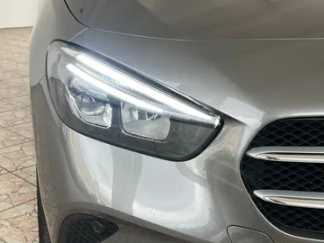 Car image 32