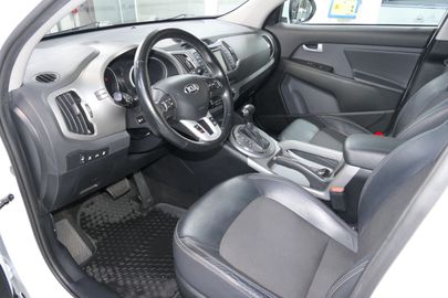 Car image 14