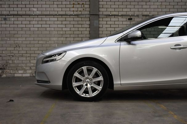 Volvo V40 T2 Inscription 90 kW image number 2