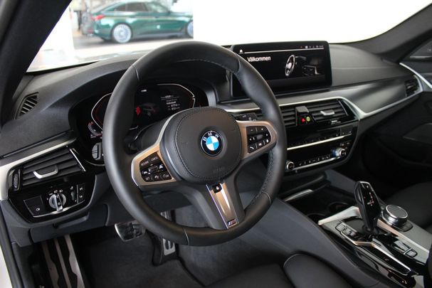 BMW 520d Touring xDrive 140 kW image number 7